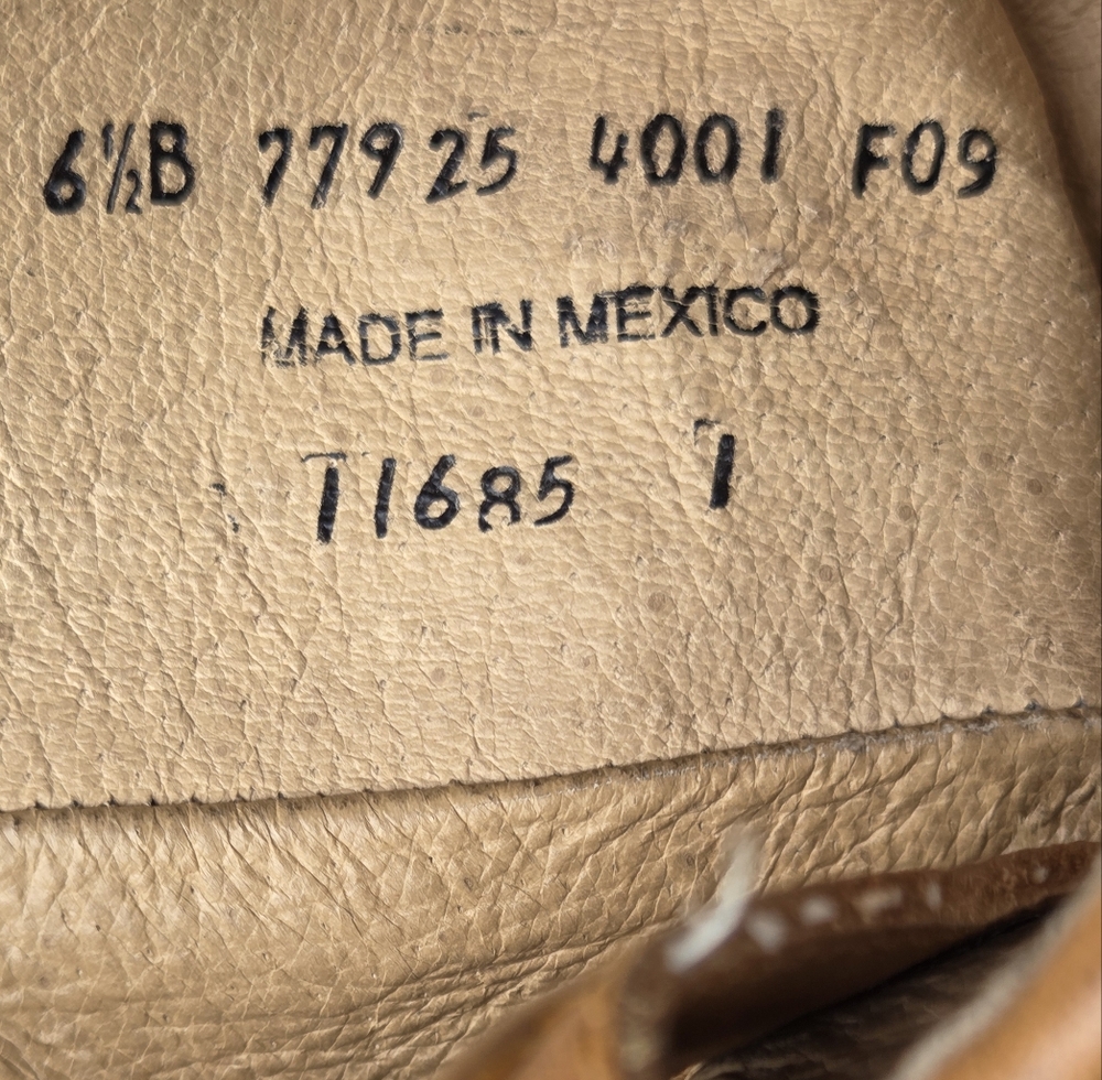 Frye Maxine Trapunto Shortie Boots – Distressed Leather – Size 6.5 - Picture 11 of 11
